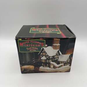 Vintage 1990 David Winter Mister Fezziwig's Emporium Christmas Cottage with Box